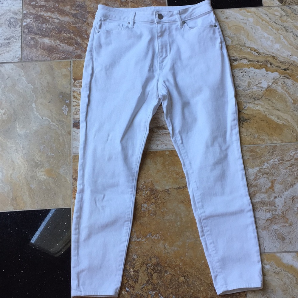 Ann Taylor Loft White curvy skinny ankle jeans